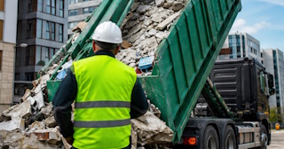 Вывоз строительного мусора в Кронштадте: услуги лицензированной компании — ПроМусор